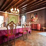 Charming large palazzo in center Venice for up to 9 people